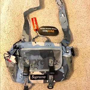 SS20 Supreme blue camo utility bag